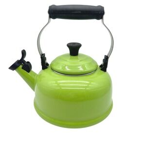 Le Creuset Enamel/Steel Whistling Tea Kettle Palm Lime Green 1.7 Qt